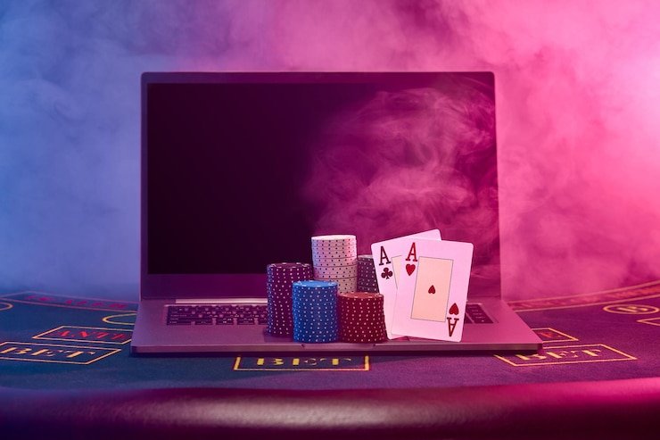 Antarmuka aplikasi mobile totopecah menampilkan permainan slot dan pasar sportsbook